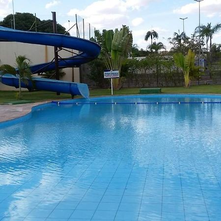 Golden Dolphin Express 5Pessoas Mais 1 Crianca Ate 5 Anos Com Toalhas E Roupas De Cama,Lencois, Travesseiros E Fronhas E 3 Parques Aquaticos Termais Limpeza Impostos E Taxas Ja Incluso Caldas Novas Buitenkant foto